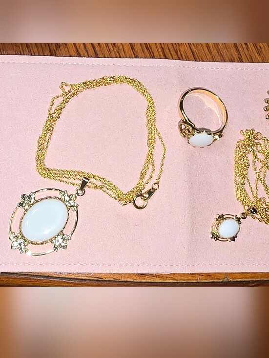 Source Unknown Jewelry - Vintage Gold Tone White Cabochon 4 Pc Set Ring Brooch Necklace (Lg and Sm)